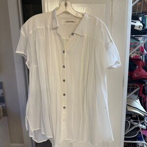 We The Free White Shirt w Pin-tuck Details marked xs fits like large or xl